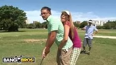 لم يعد يستطيع المقاومة عندما رأى صديقته عارية وأعطاها ضربة مباشرة