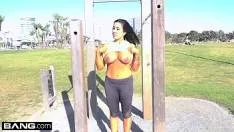 مدرب رياضي عشيقة شابة منتصب القضيب