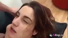 المتشرد الجميل الذي يمارس الجنس في المؤخرة كثيرًا مع جاره العازب والمنحرف