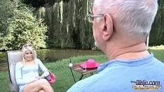 الأفلام الإباحية على الإنترنت تغش على زوجها مع صديقتها المقربة Xnxx