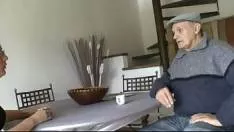 امرأة شقراء جميلة مع ثديين صغيرين يمارس الجنس بقوة في بوسها من قبل شاب