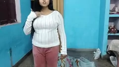 يائسة لممارسة الجنس ، وهو يصور نفسه وهو يضرب عمته الكبرى