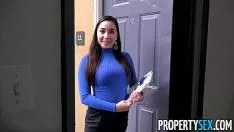 إنها تضاجعه وكأنه منحرف كبير